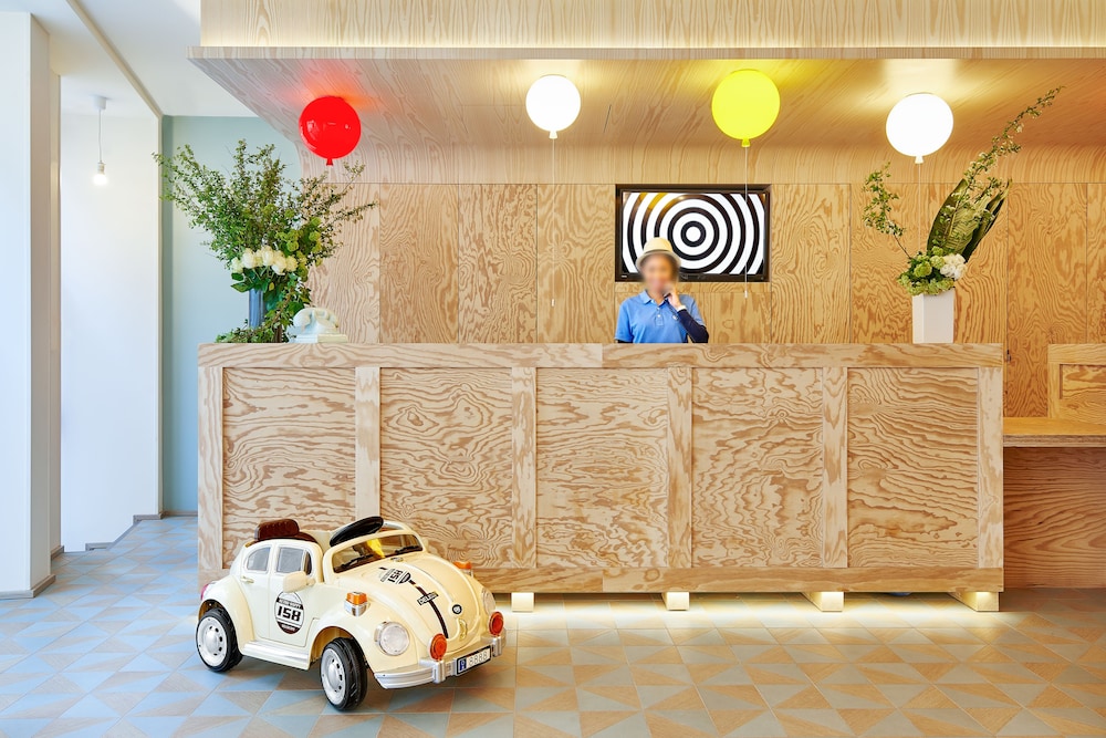 Joke Hotel Astotel 8/50