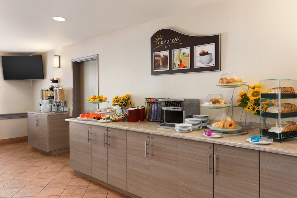 Days Inn by Wyndham Ottawa Airport 30/48