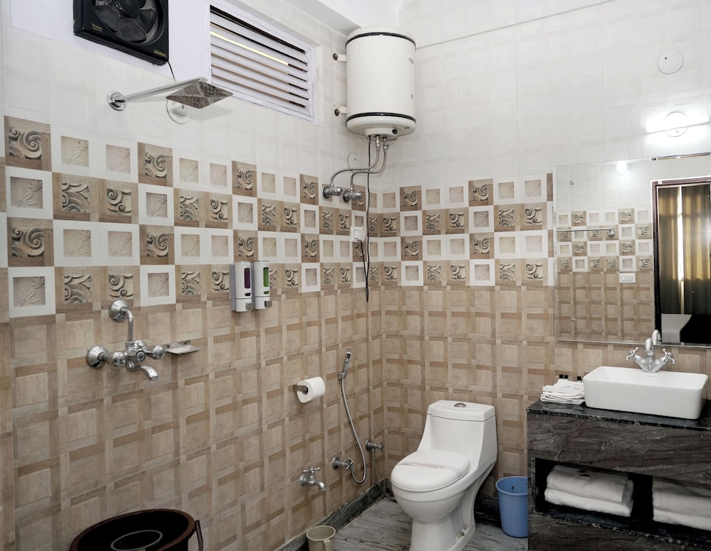 HOTEL BHAWANI INTERNATIONAL 44/45