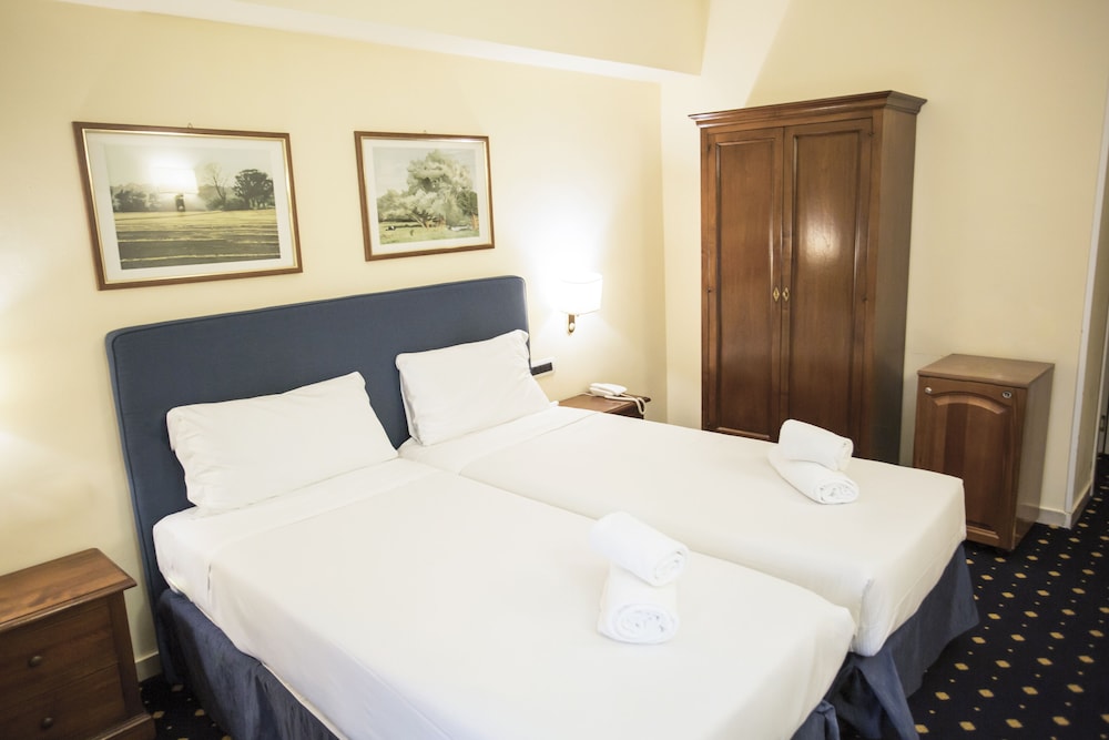 Napoleon Hotel 24/64