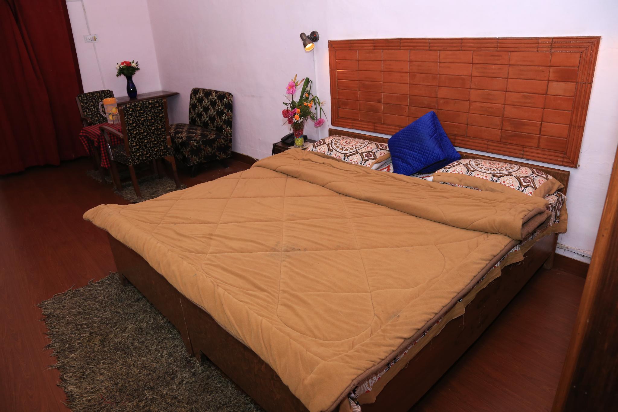 Semi Deluxe, Double Bed