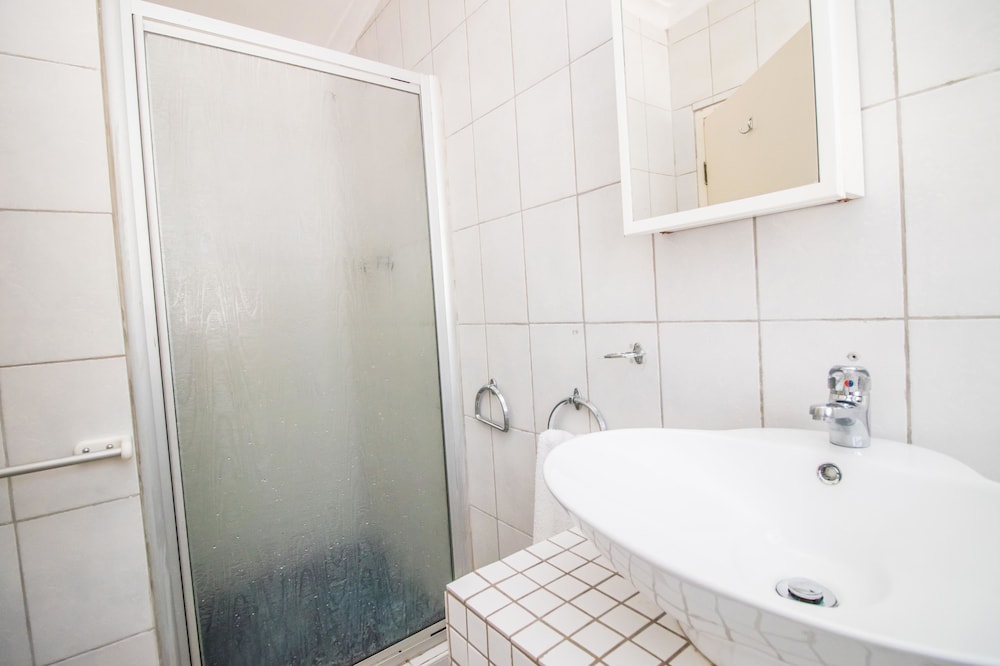 Little Rose Guesthouse & Self-Catering 46/50
