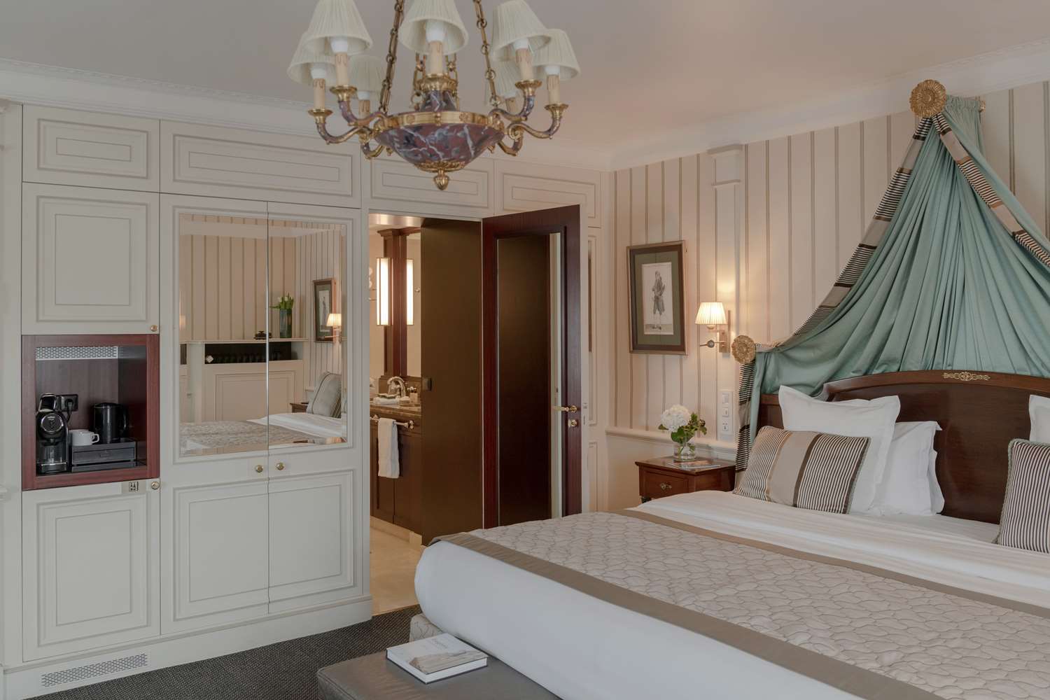 Avenue, Junior Suite, Double or Twin Bed, City View, Sofa