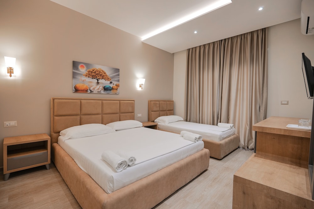 Hotel Roalb 12/28