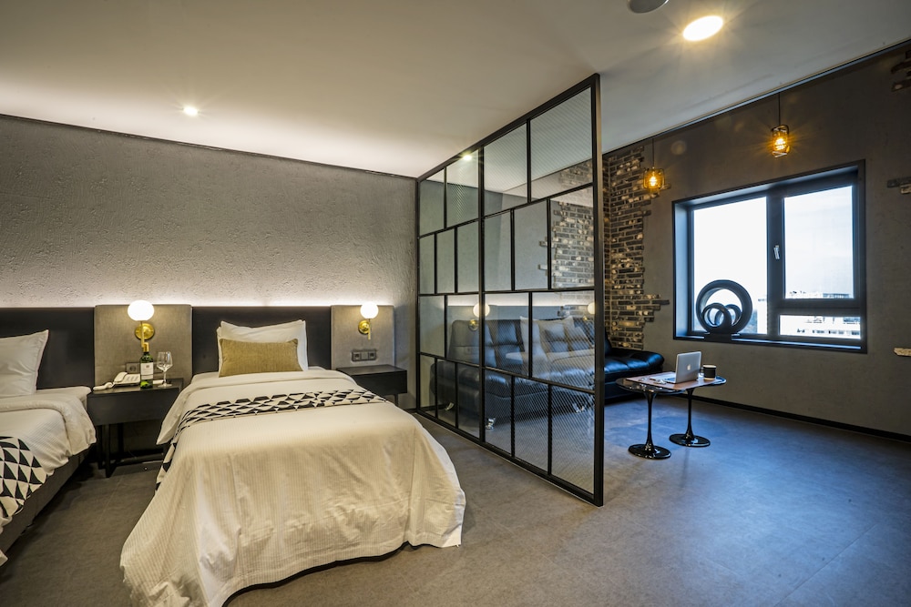 Embledon Hotel 14/72