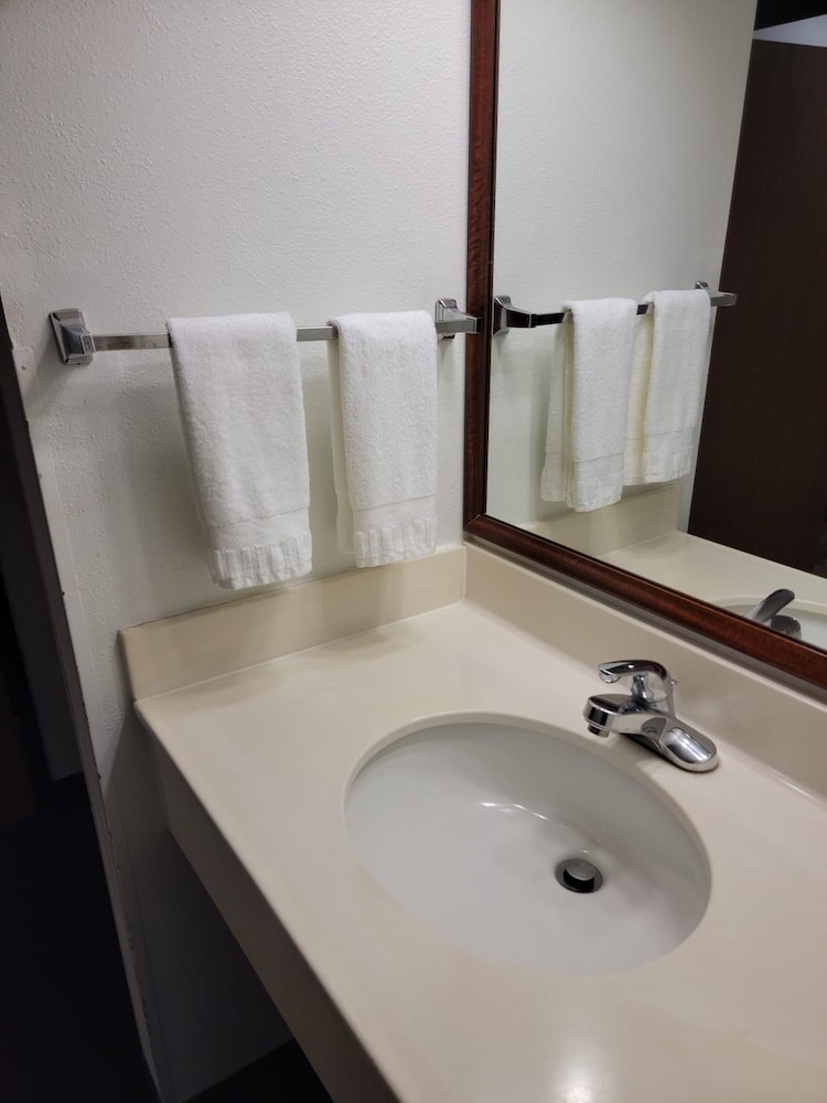 FairBridge Inn and Suites Sunnyside 4/27