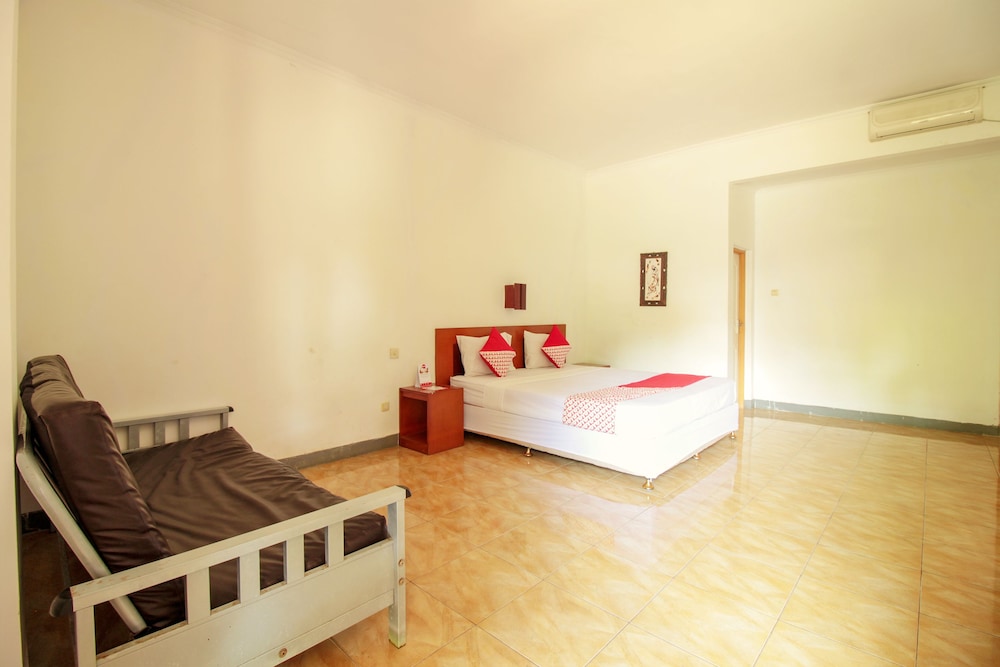 RedDoorz Plus At Hotel Sofia Pangandaran 17/27