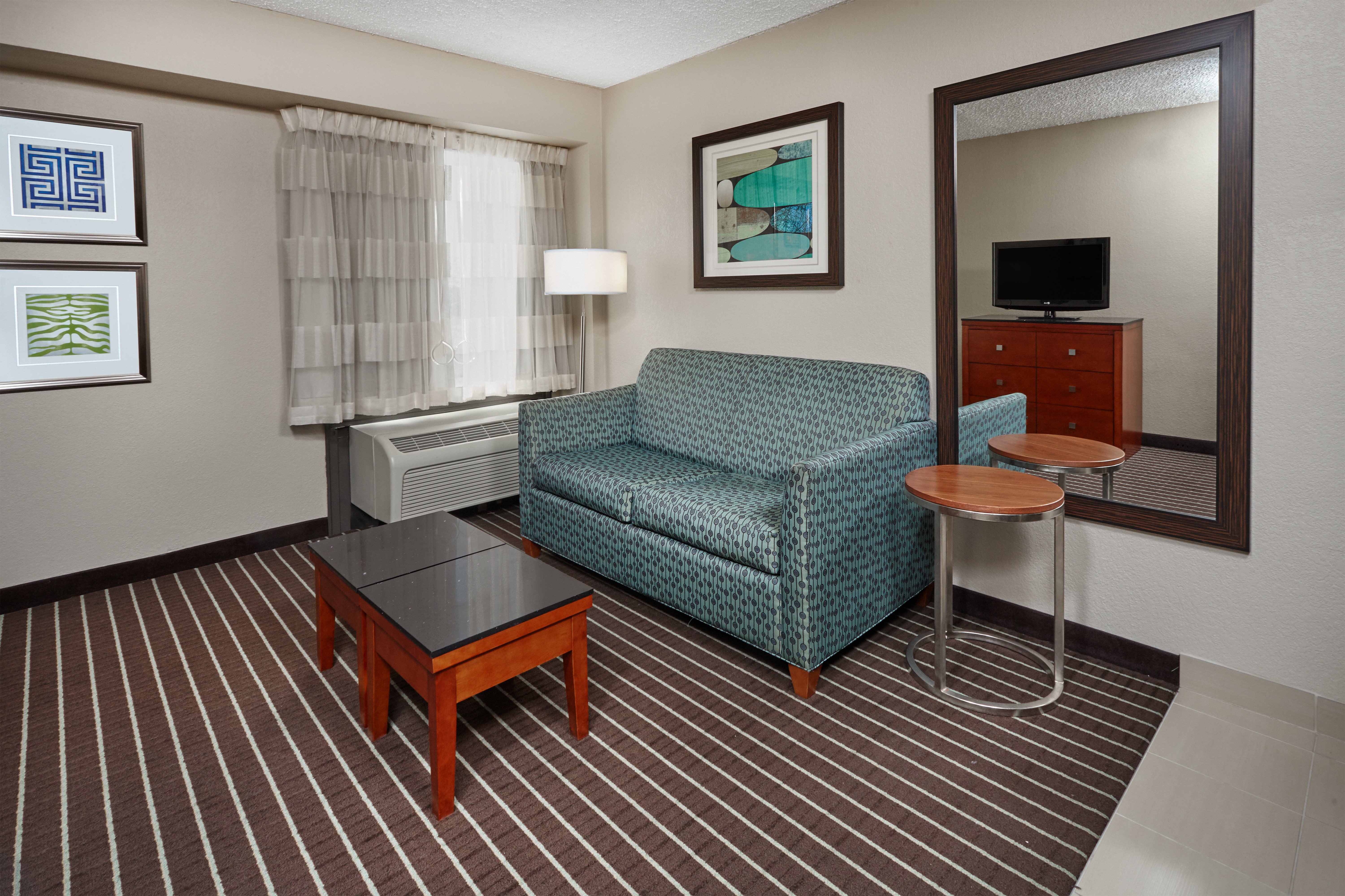 Holiday Inn Express Hampton Coliseum Central 48/80