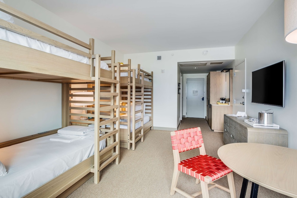 Room, 2 Bunk Beds, Gulf Front, Balcony, Accessible