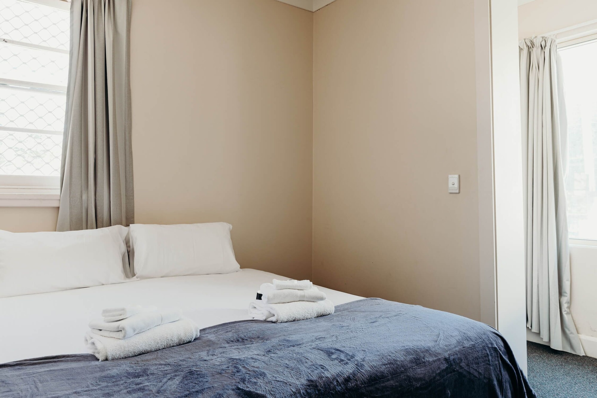 ROOM, KING BED