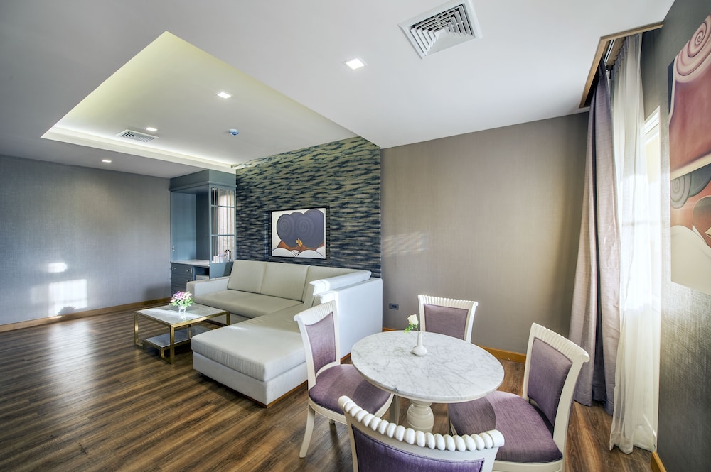 Royal Rattanakosin Hotel 35/63