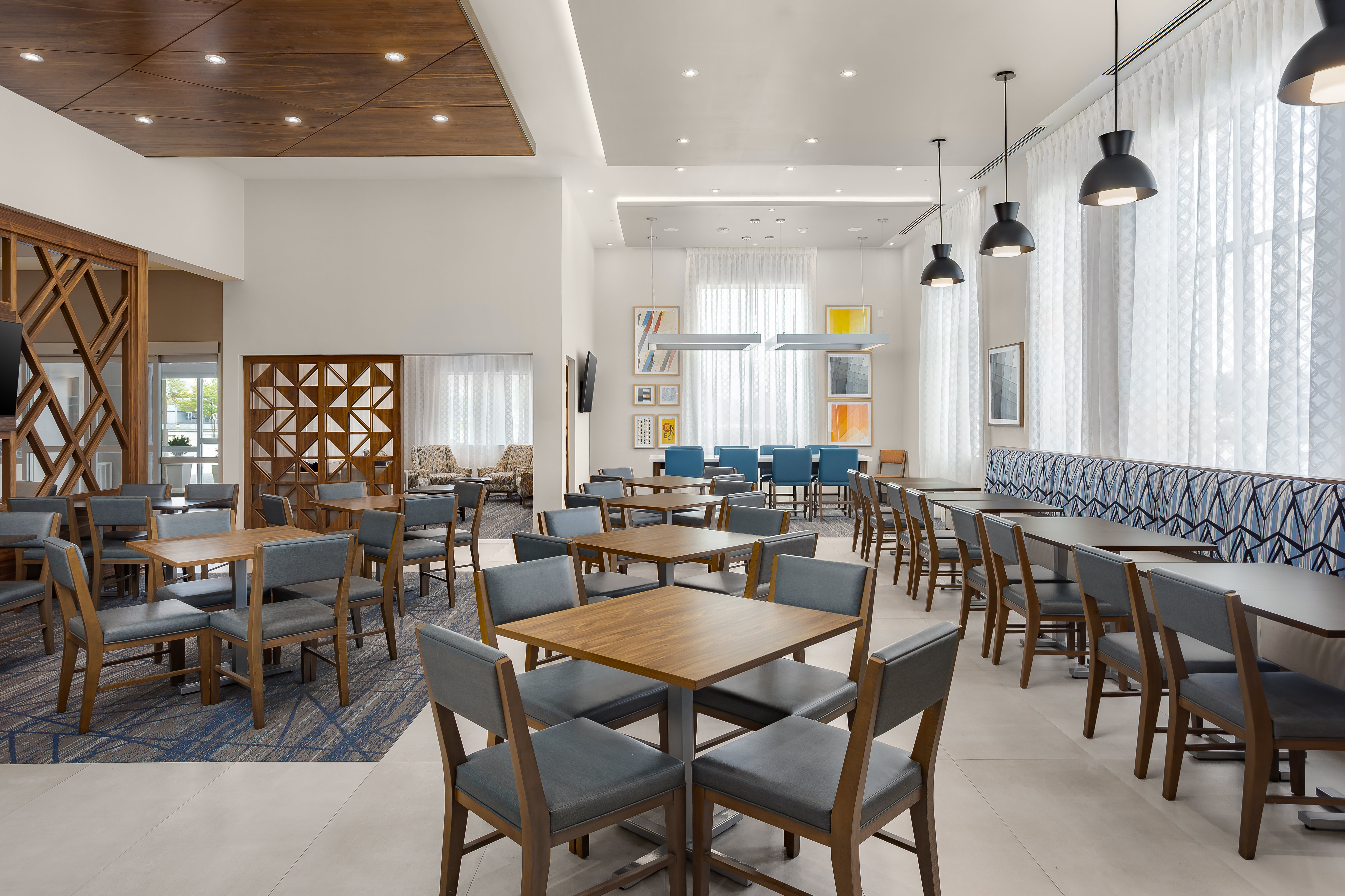 Holiday Inn Express Suites Chatham South 58/75