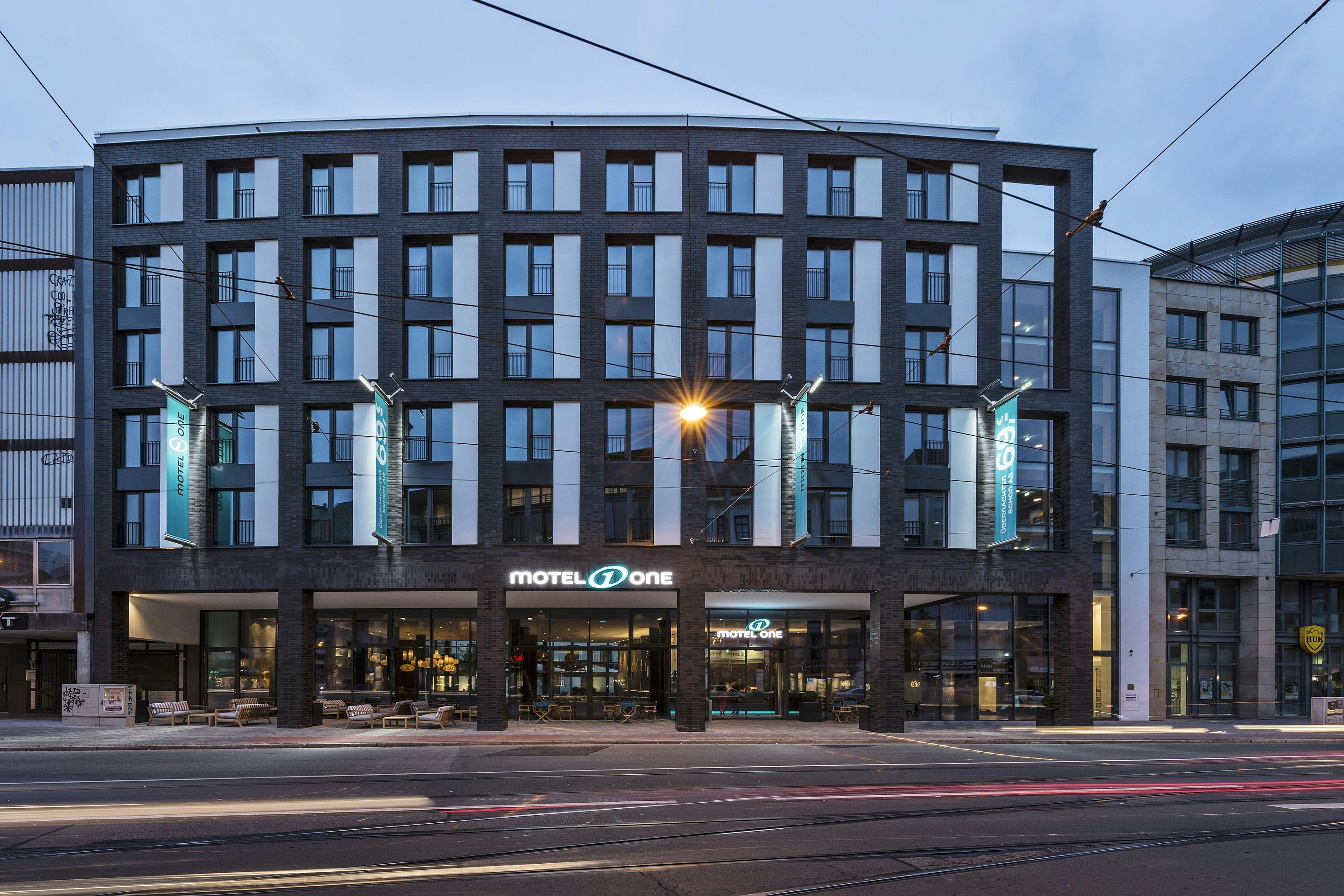 Hotel Motel One Bremen 1/18