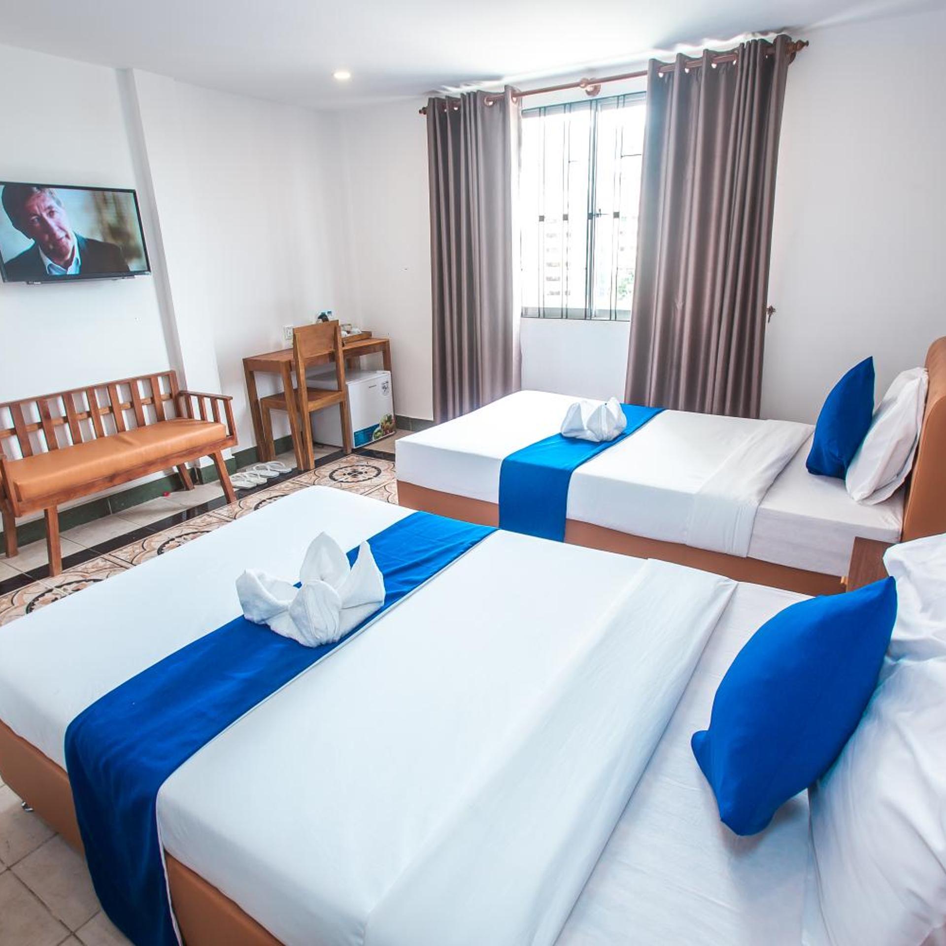 SUPERIOR, TWIN BEDS, CITY VIEW