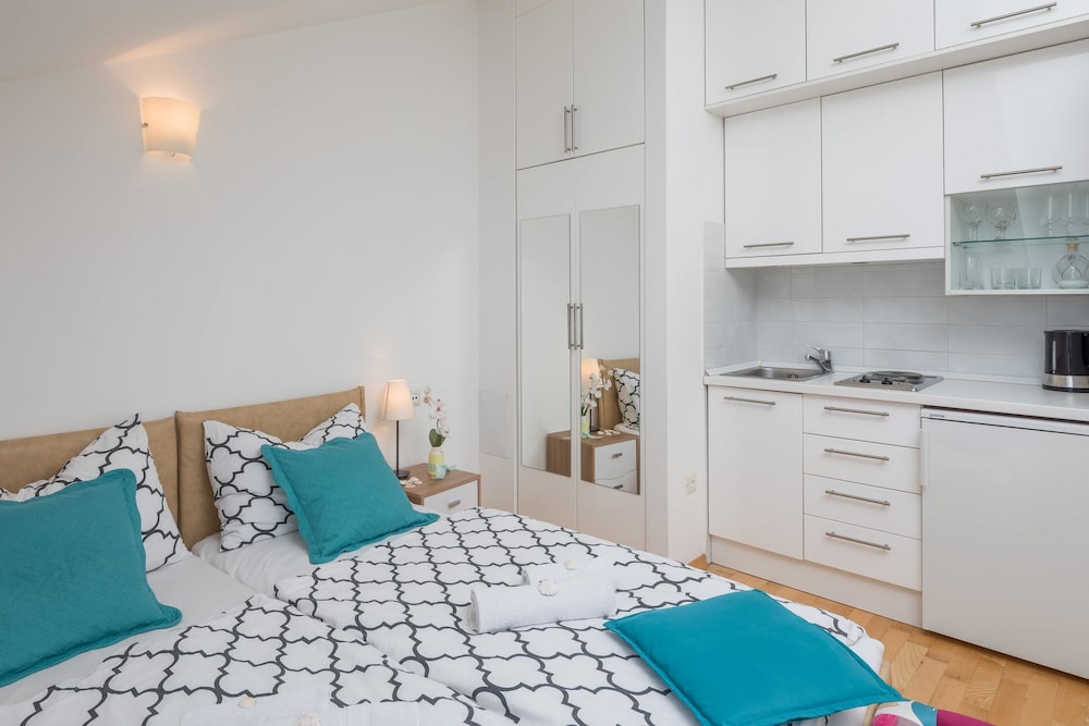 Split Center Suites 25/66