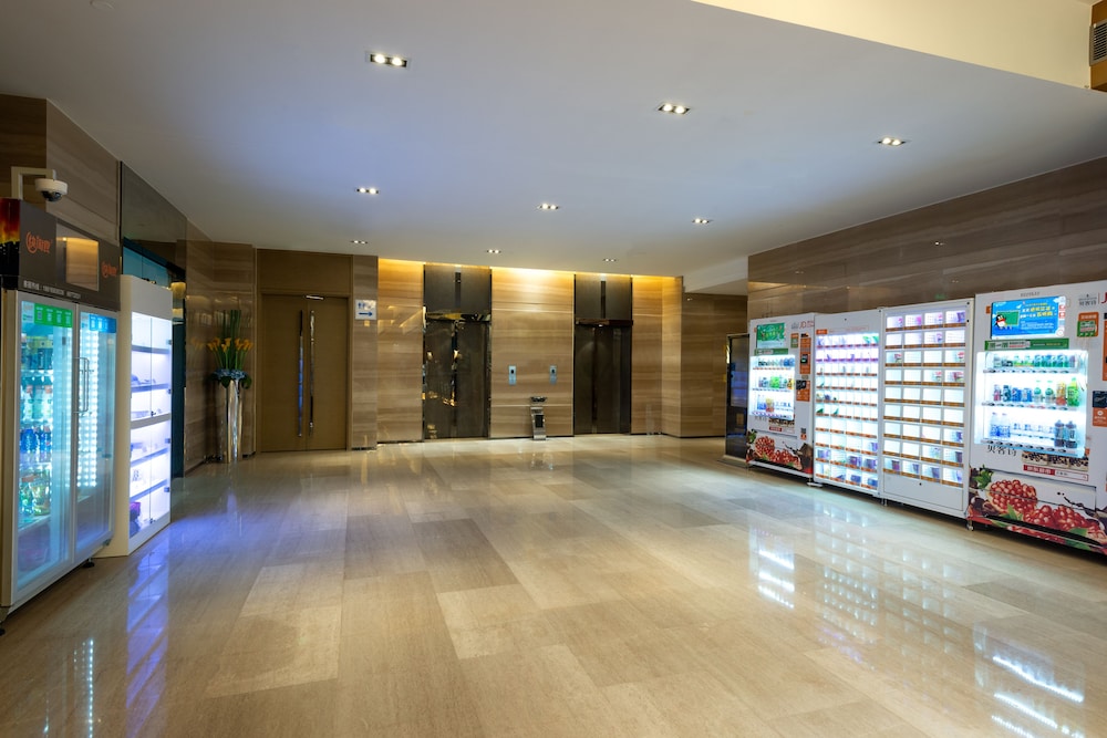 Holiday Inn Express New Jinqiao 34/35