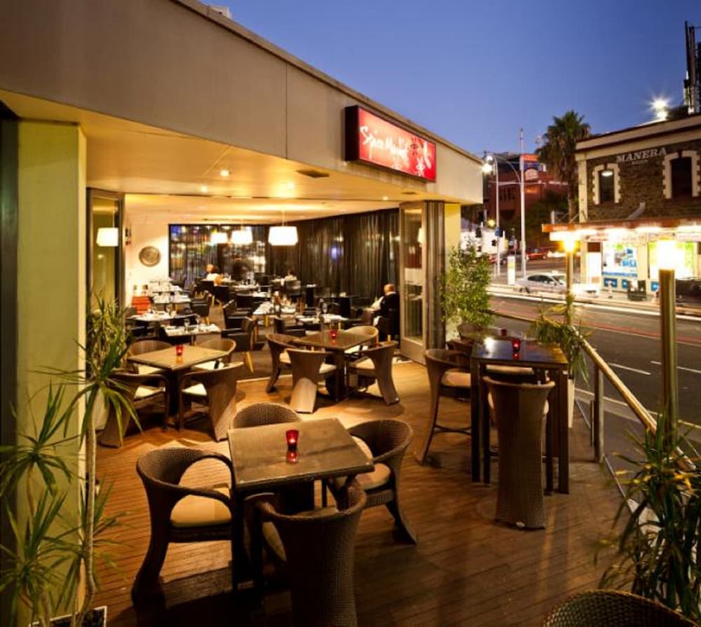 Adelaide Rockford Hotel 34/50