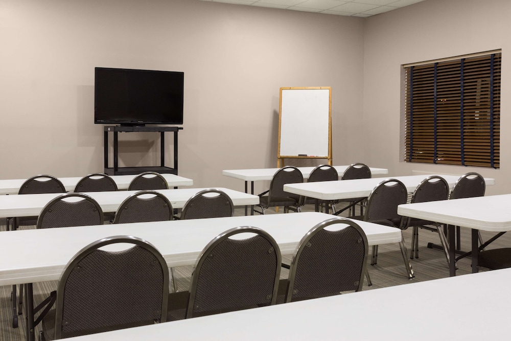 Radiant Inn and Suites Murfreesboro 36/40
