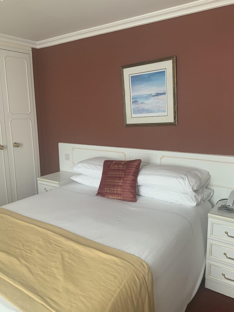 ROOM, DOUBLE BED, INLAND VIEW