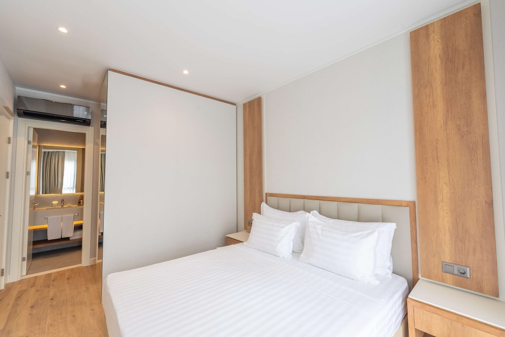 LUXURY, STUDIO, SUITE