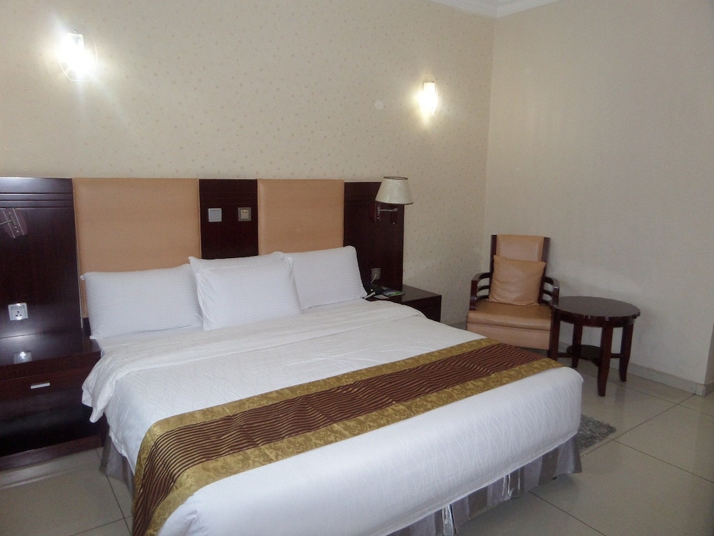 Barcelona Hotels Abuja 15/50