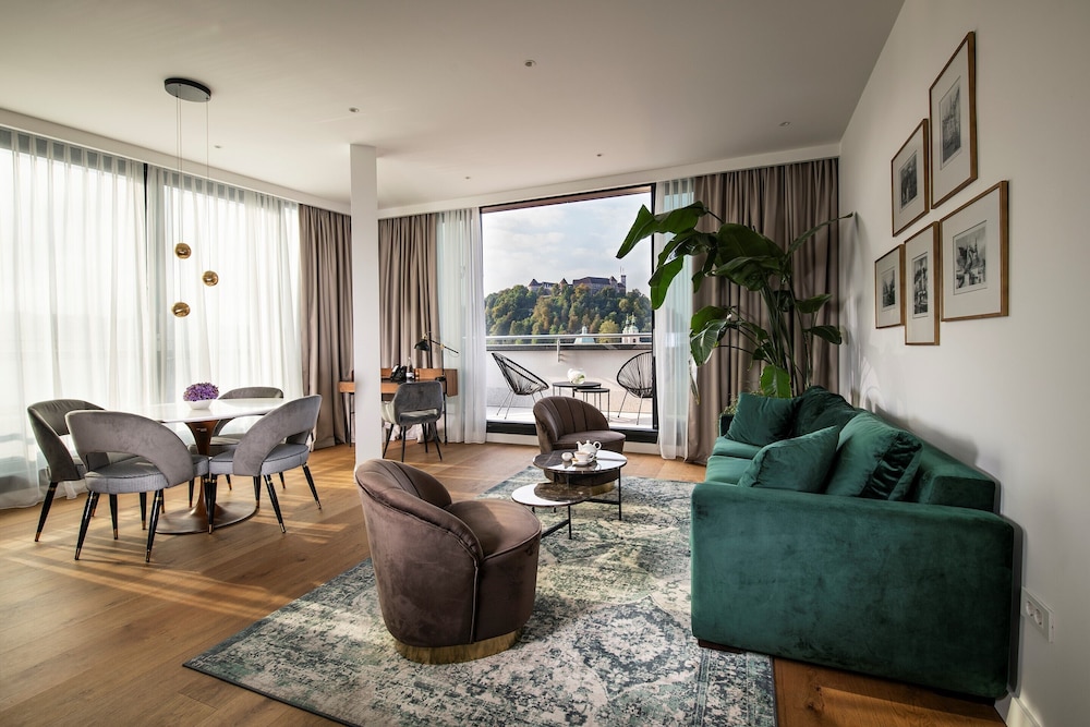 City Hotel Ljubljana 45/51