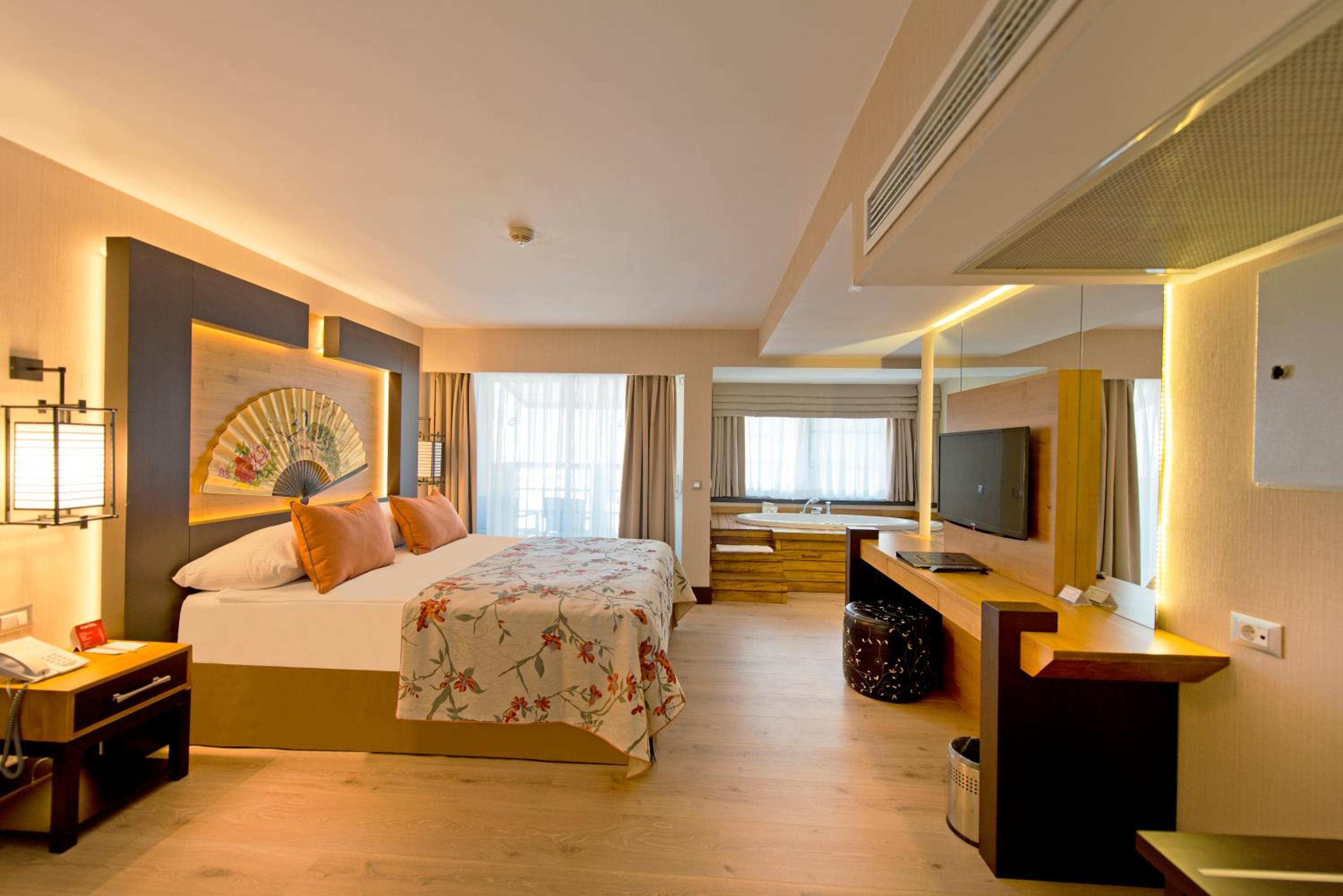 غرفة ديلوكس بسرير مزدوج بجاكوزي، Limak Lara De Luxe Hotel and Resort 4/10