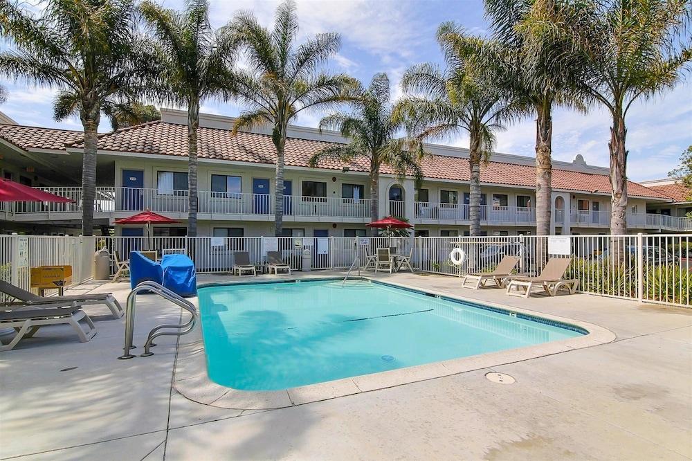 Motel6 Santa Maria, CA - North 7/43