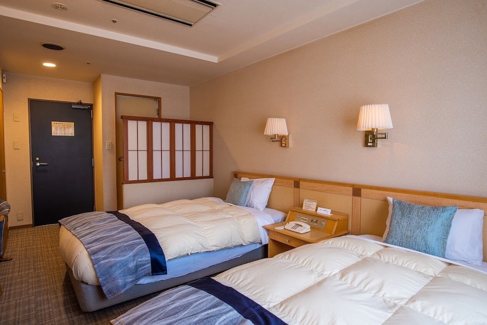 ROOM, TWIN BEDS