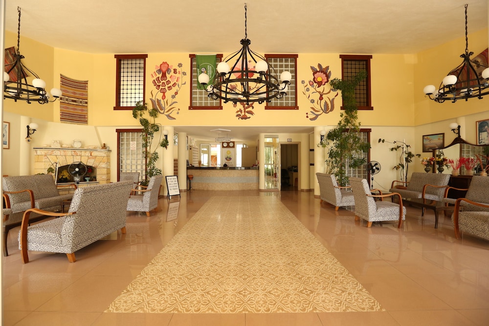Mavruka Hotel 35/60