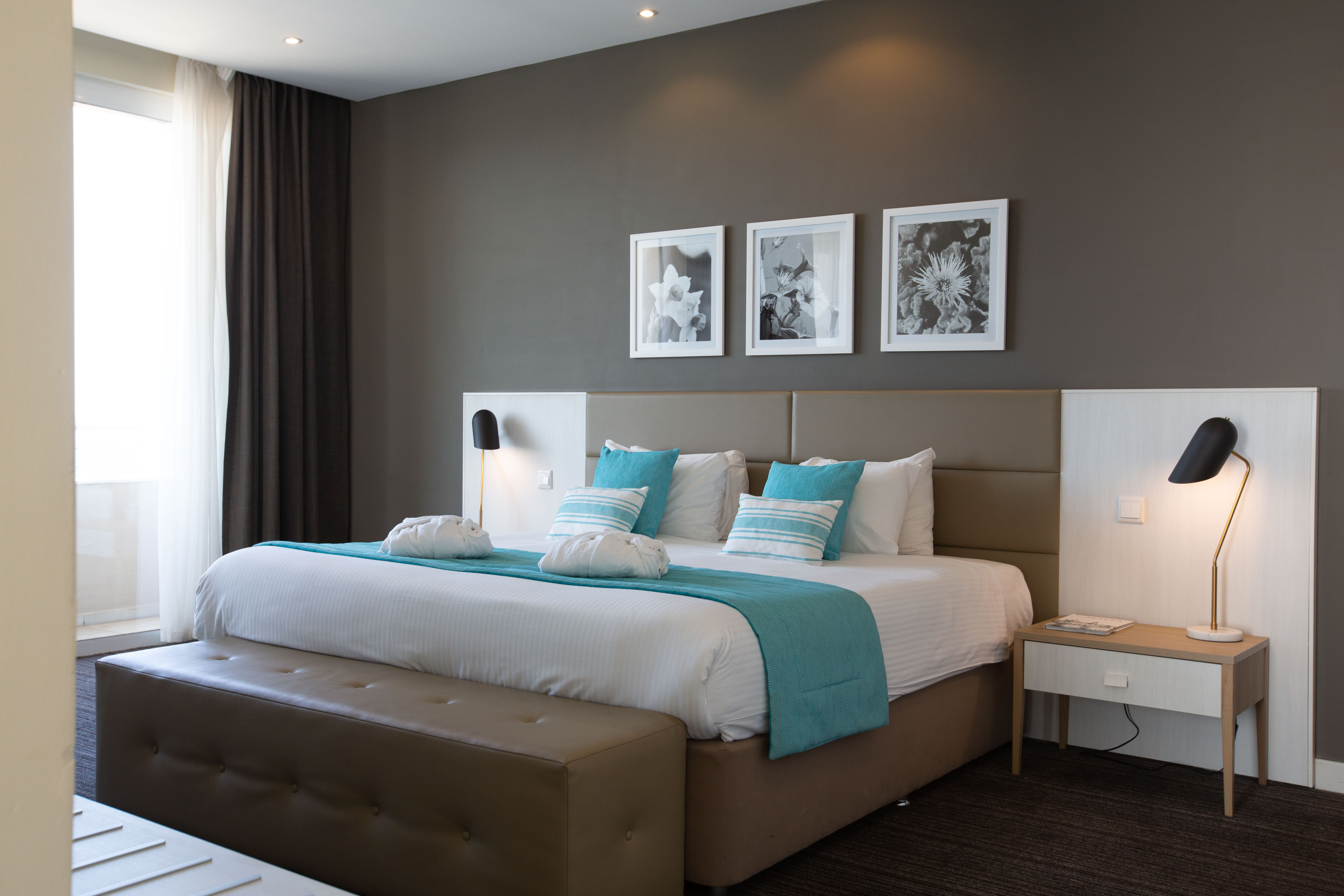 EXECUTIVE, SUITE
