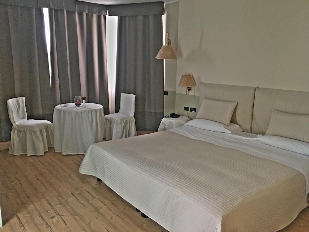 Green Hotel 12/46