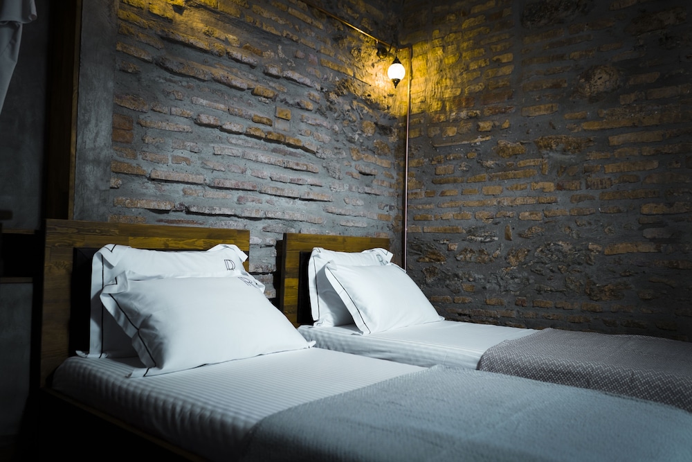 Reu de Hotel 8/38