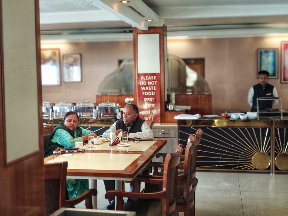 restaurant cafeteria