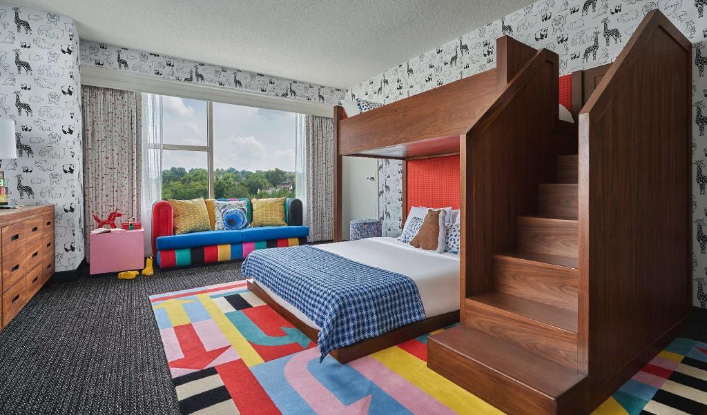 Graduate, Family, Twin Beds, Bunk Bed