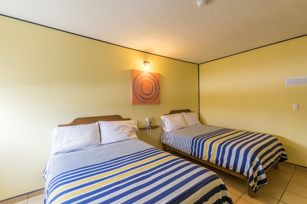 Hotel Mateos 1215 8/42