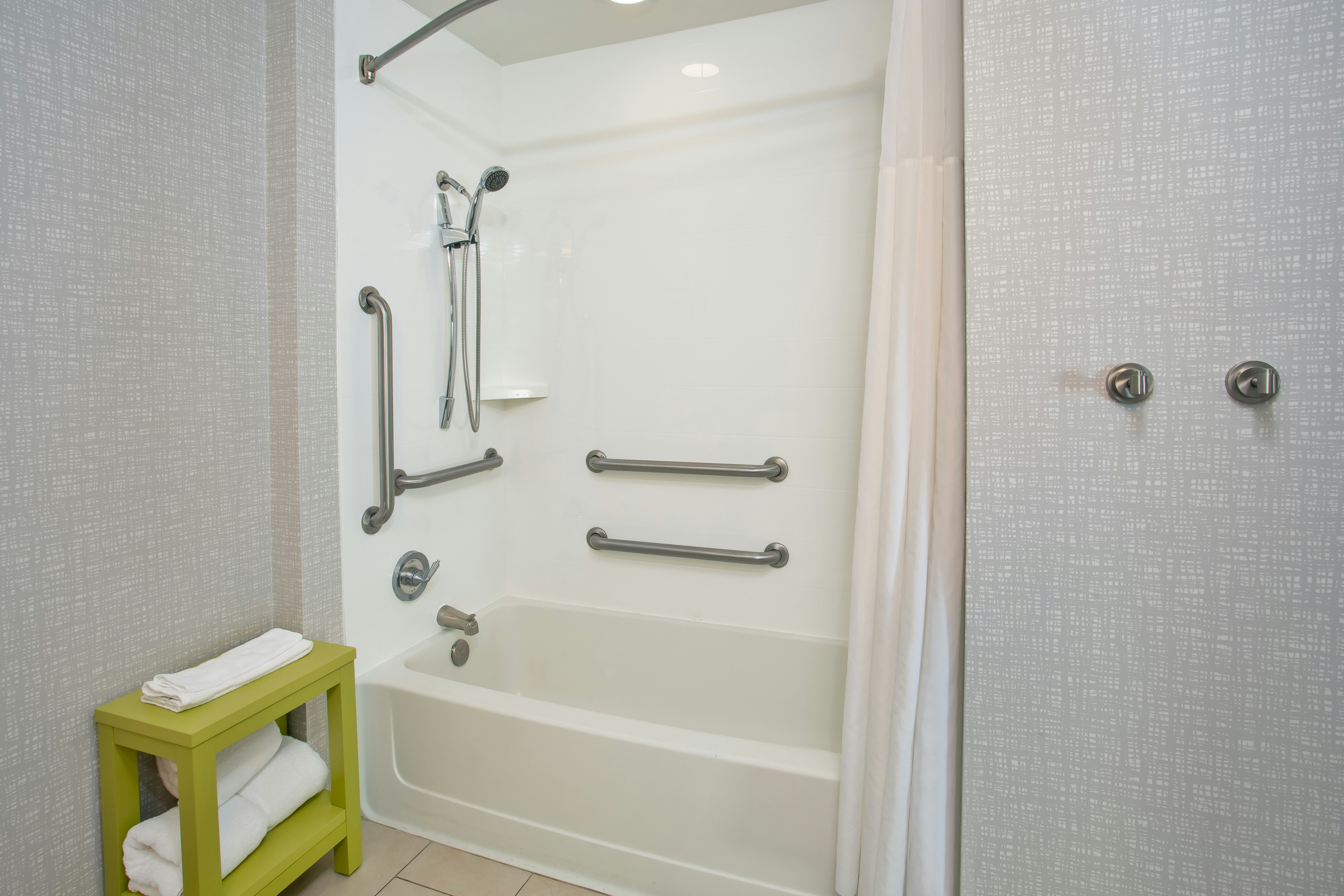 استوديو بسريرين كوين لذوي الإعاقة، Hampton Inn & Suites Athens-I-65 (Huntsville Area) 6/8