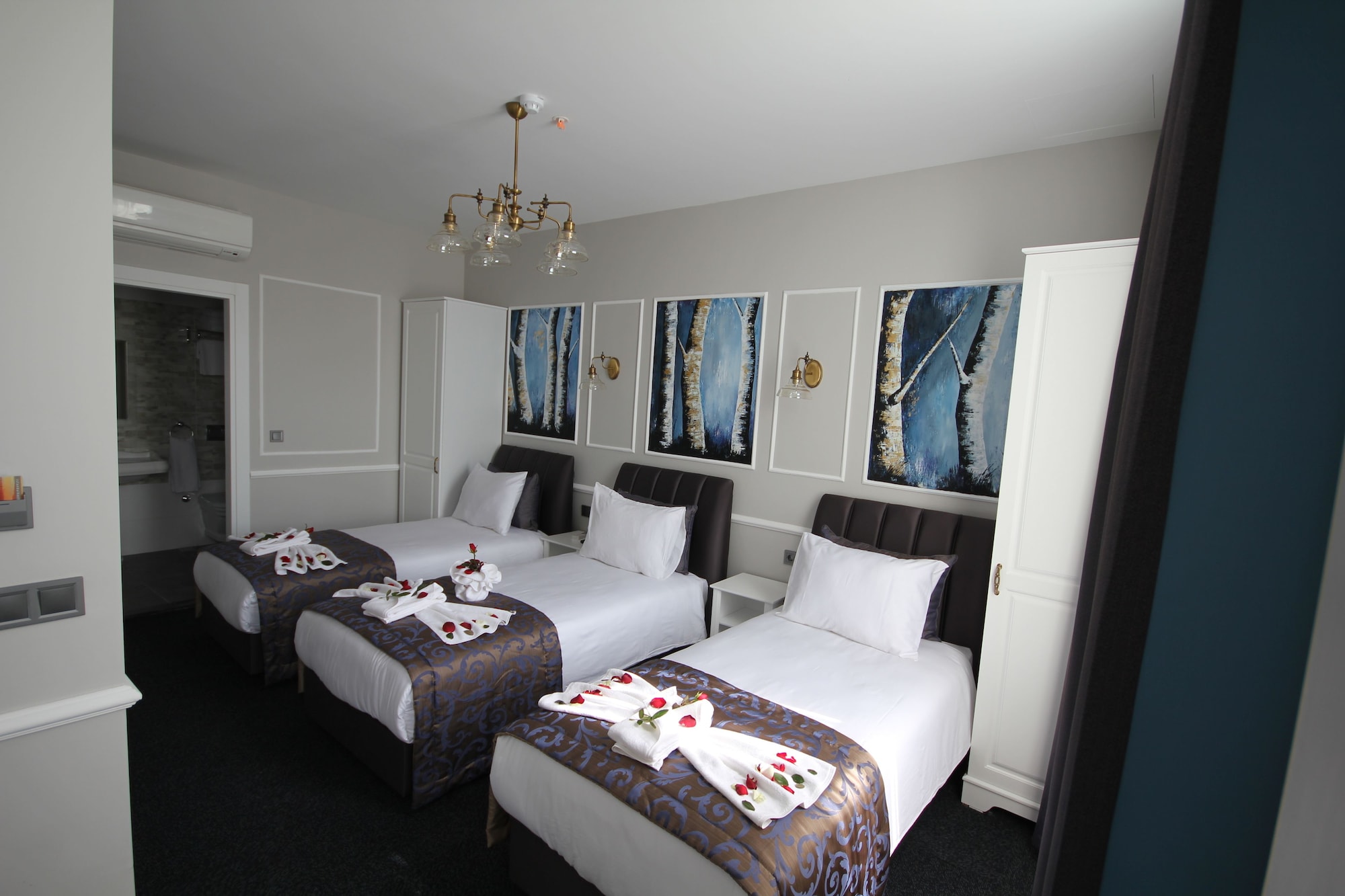 ROOM, TRIPLE