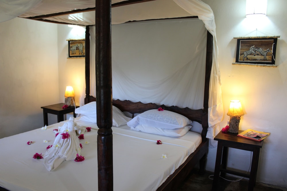Mvuvi Lodge 7/50