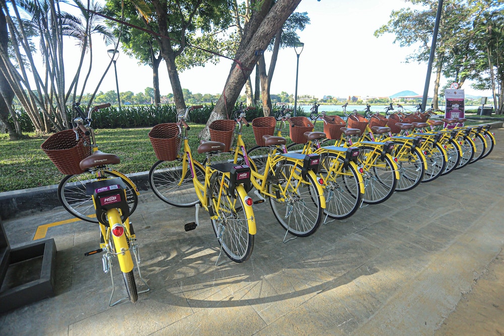 Muong Thanh Hue Hotel 70/74