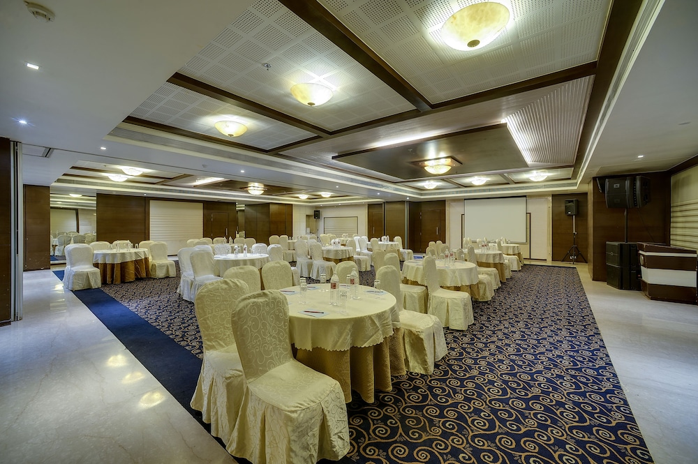 Ramee Grand 46/55