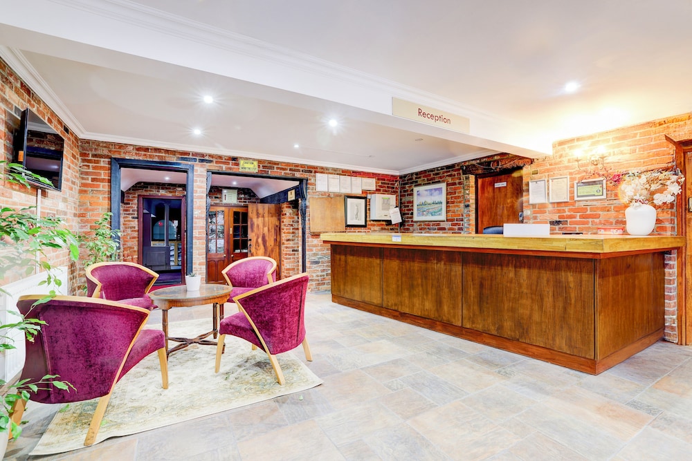 OYO The Rivenhall Hotel in Witham, Chelmsford 7/38