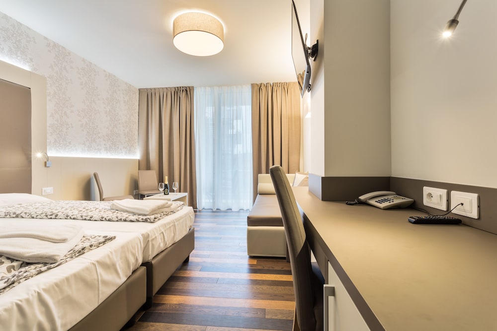 COMFORT, DOUBLE BED