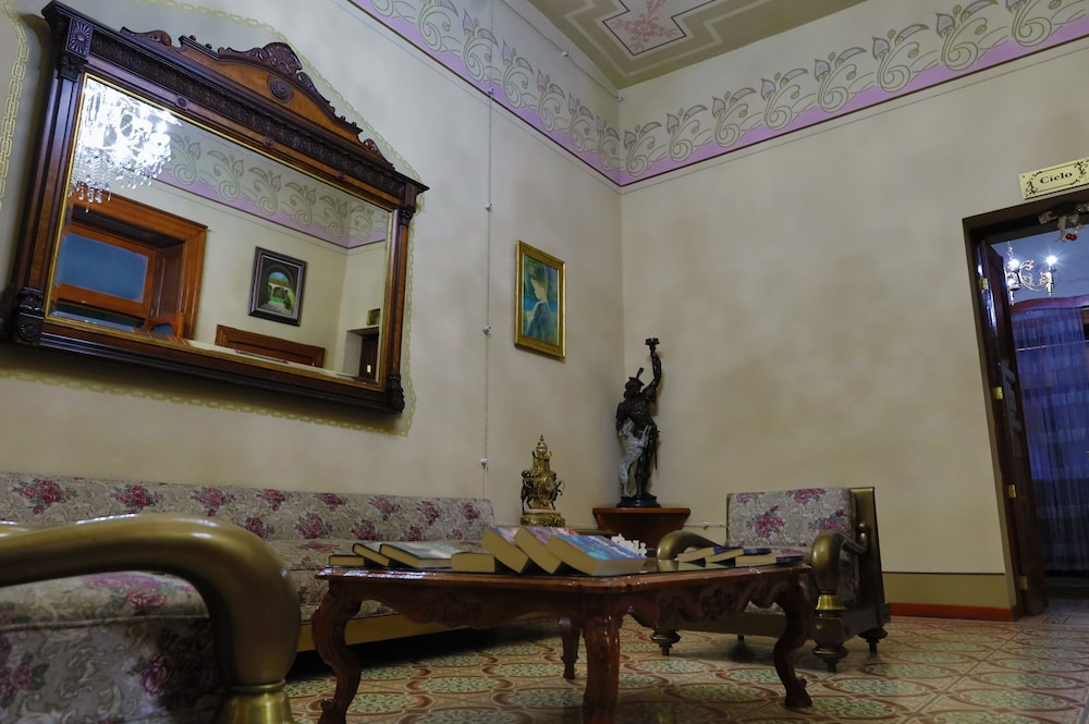 SMALL LUXURY HOTEL AZCAMI 40/50