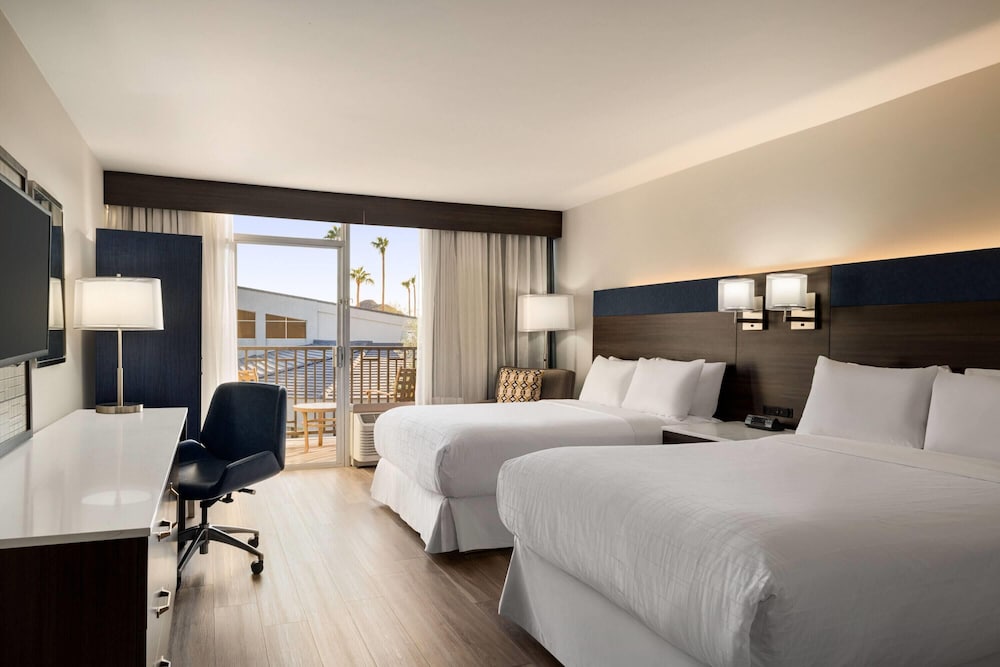 SUITE, MULTIPLE BEDS