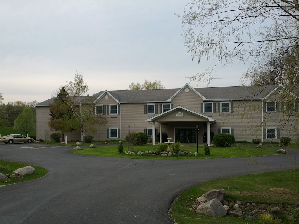 Brook Pointe Inn 49/53