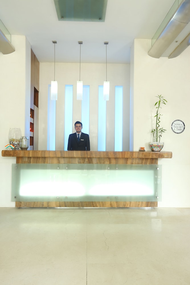 Regency Hotel 4/53