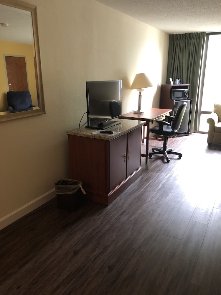 Days Inn by Wyndham Fayetteville-South/I-95 Exit 49 23/31