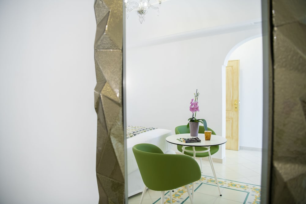 Eden Roc Hotel 49/57