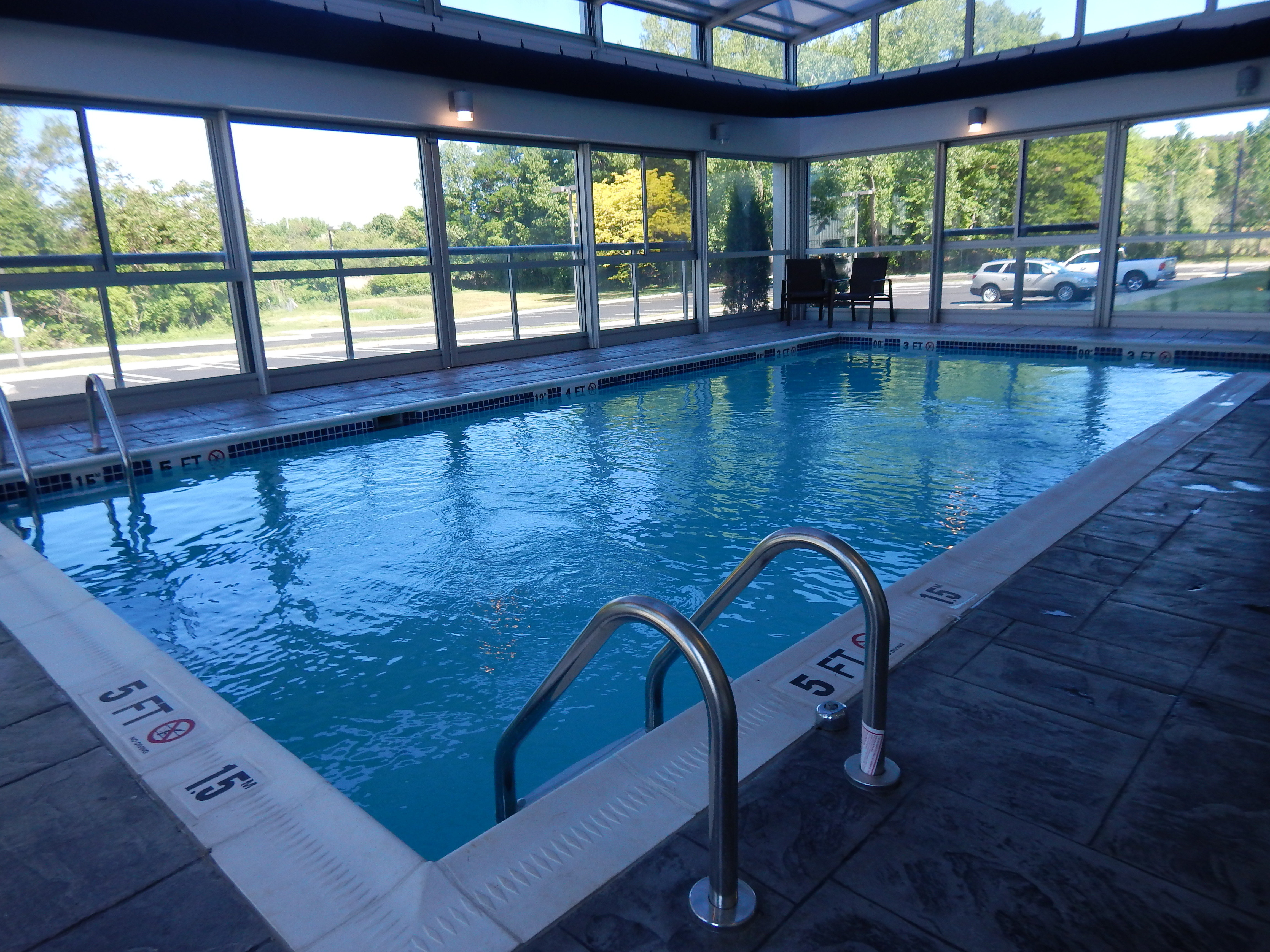 Holiday Inn Express Suites Milford 28/50